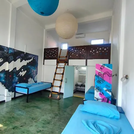Gili Beach Bum Hostel Gili Trawangan Exterior photo